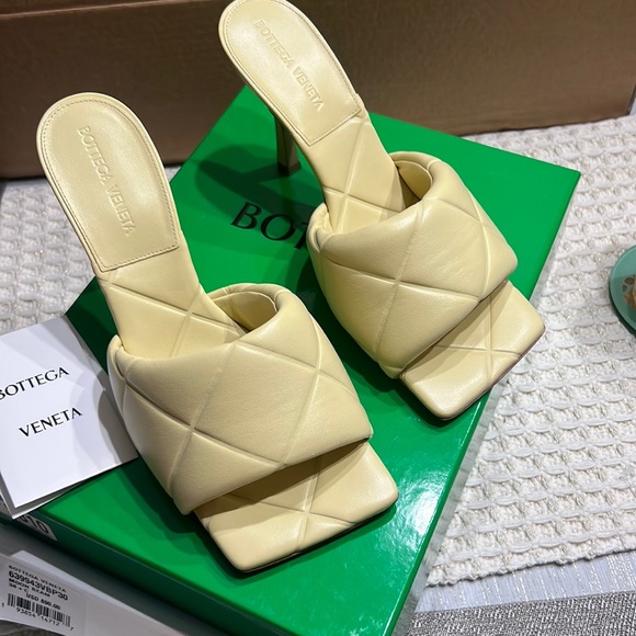 Bottega Veneta Sandals - Picture 2 of 6